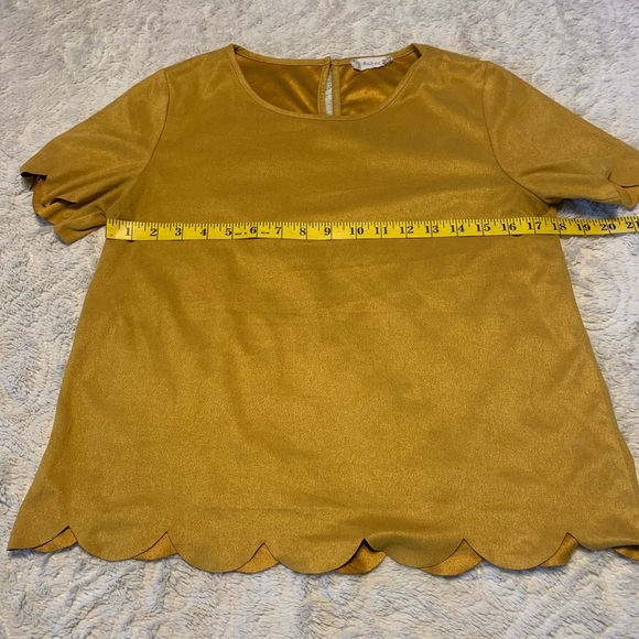 Altar’d State Blouse round cut - Picture 5 of 8